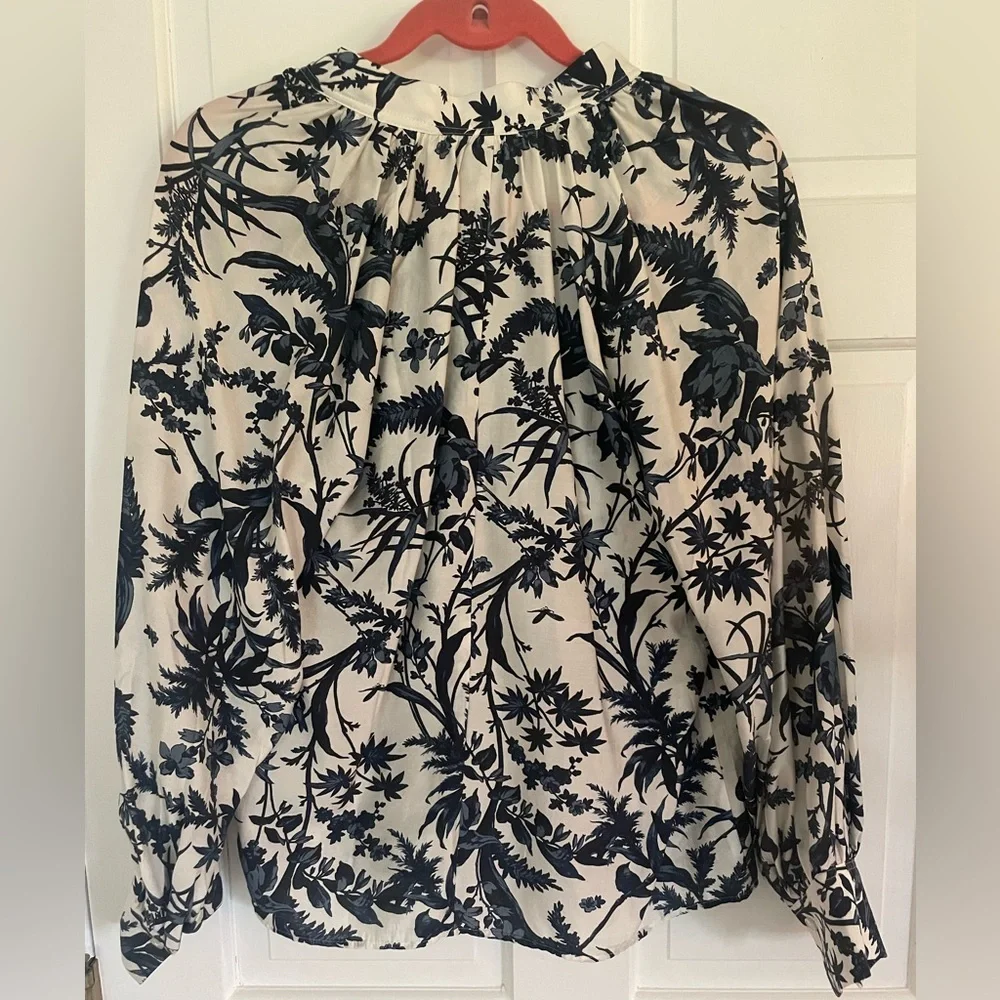 H&M Oversized Navy & White Patterned Blouse in Small - Picture 5 of 9
